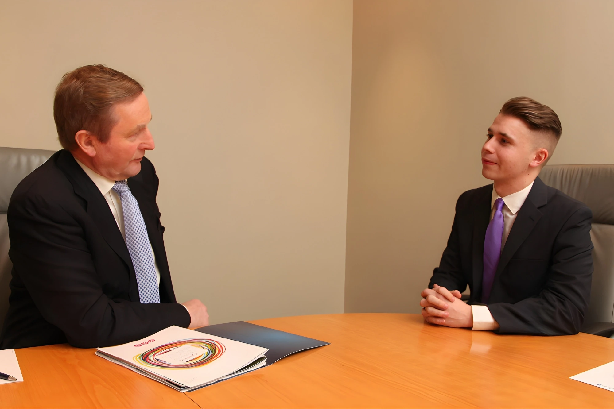 Dale McDermott briefing Taoiseach Enda Kenny on policy